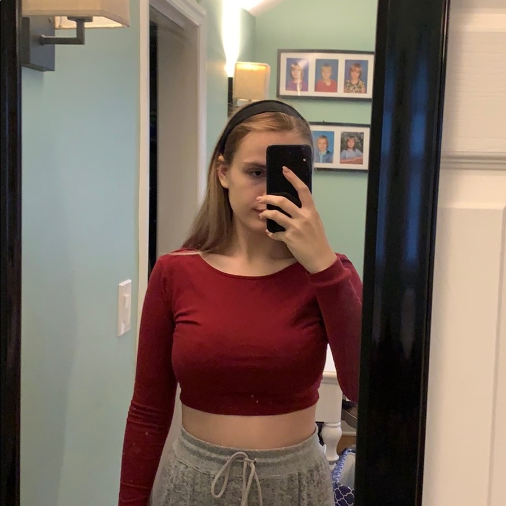A red long sleep crop top